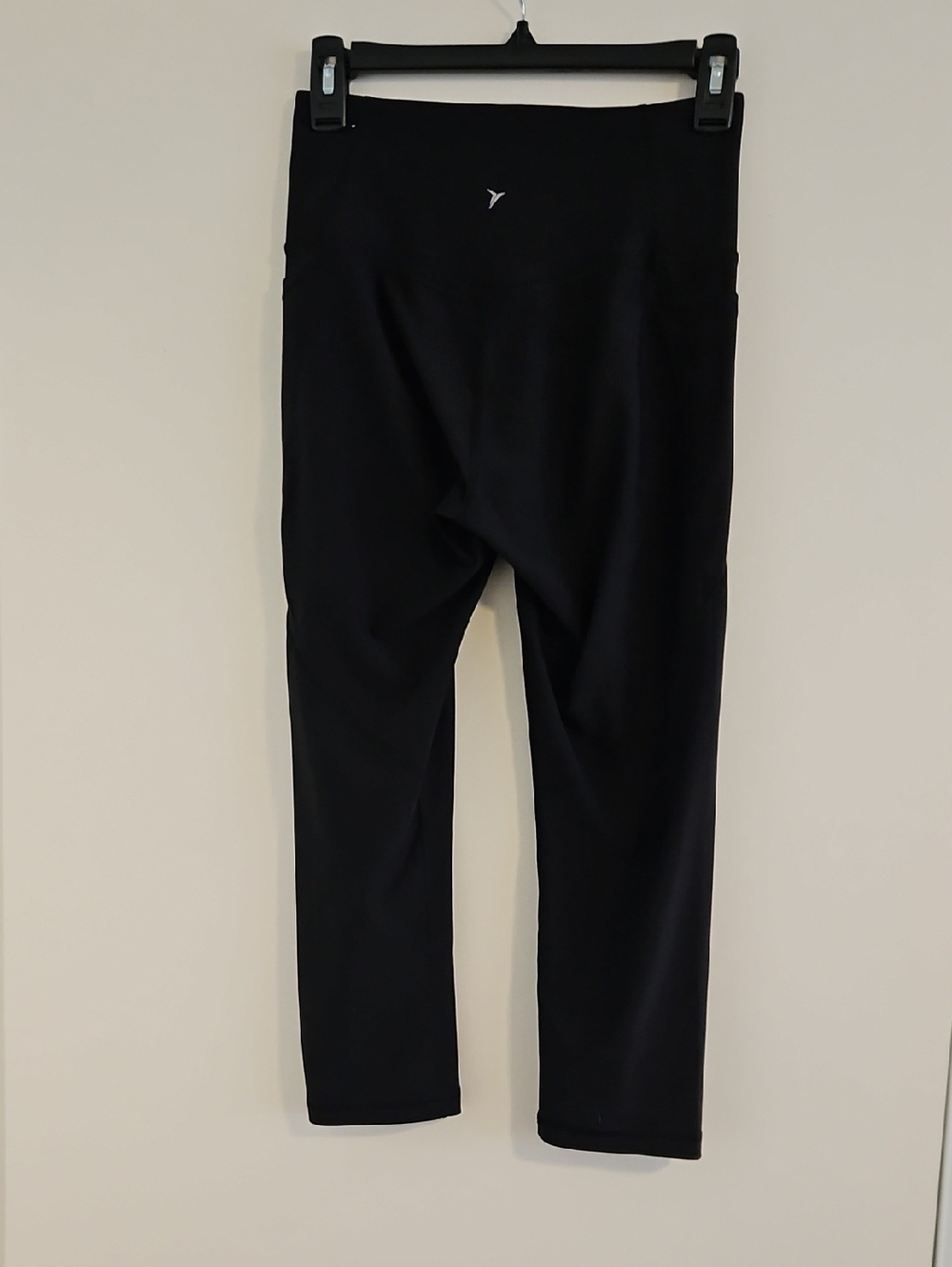 Old Navy Black Powersoft Capri Leggings